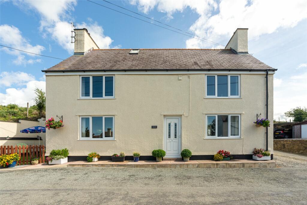 3 bedroom detached house for sale in Carreglefn, Amlwch, Isle of