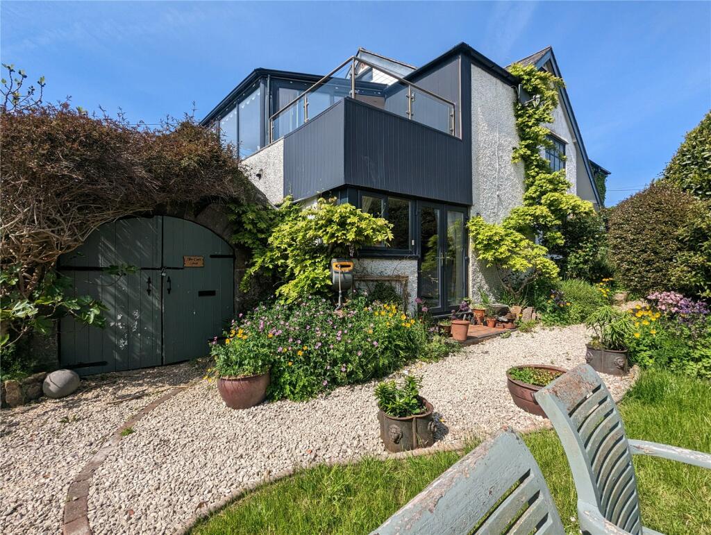 3 bedroom detached house for sale in Lon Uchaf, Brynsiencyn