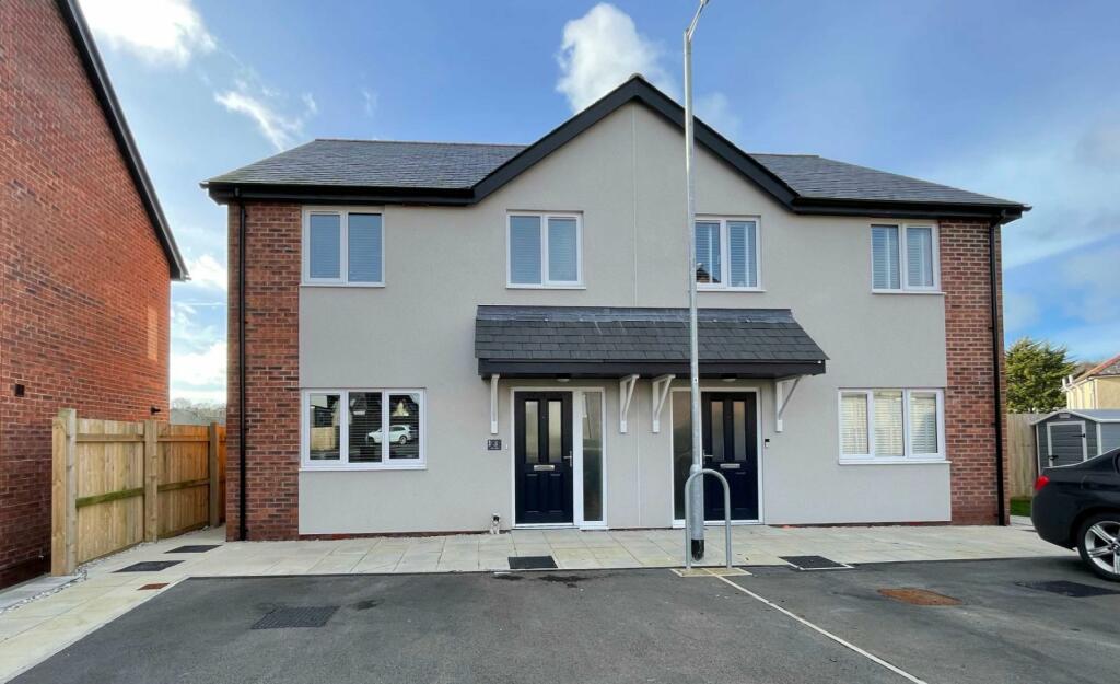 3 bedroom semidetached house for sale in Maes Llifon, Llangefni, Isle