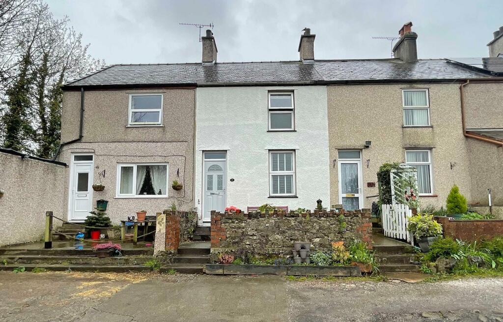 2 bedroom terraced house for sale in Bryngaer, Llanddaniel, Gaerwen