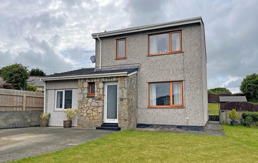 3 bedroom detached house for sale in Gorwel Estate, Amlwch, Sir Ynys