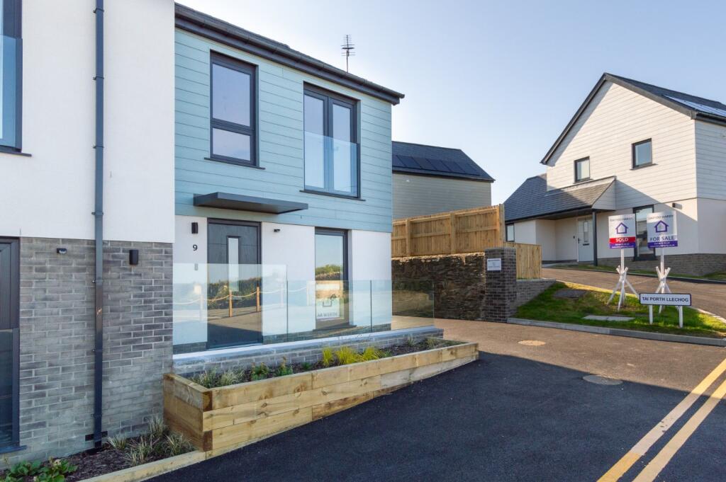 Main image of property: Gwel Y Mor, Bull Bay, Isle of Anglesey, LL68