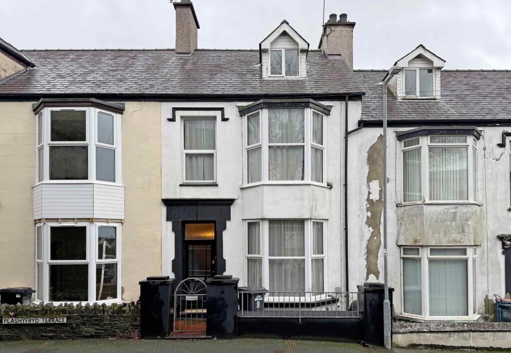 Main image of property: Plashyfryd Terrace, Holyhead, Isle of Anglesey, LL65