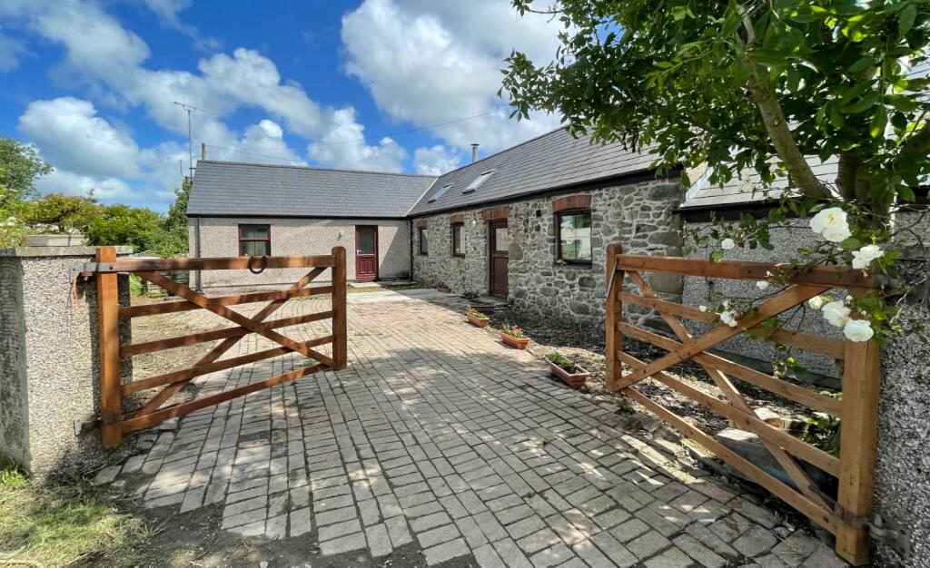 3 bedroom bungalow for sale in Llantrisant, Holyhead, Isle of Anglesey