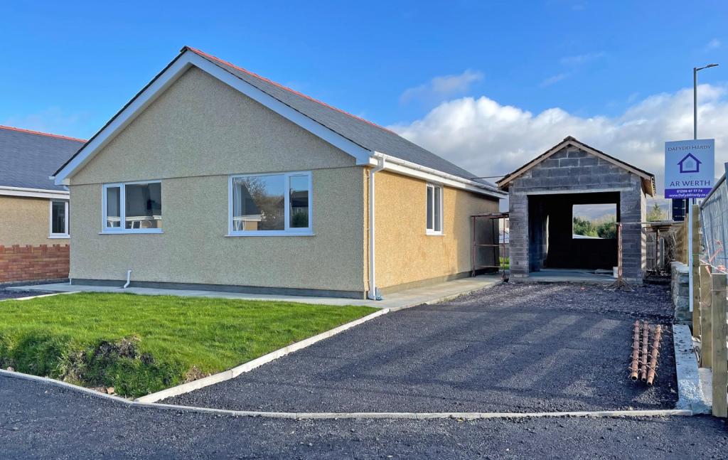 2 bedroom bungalow for sale in Bungalow At Cae'r Eglwys, Llanrug