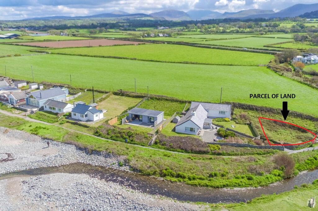 3 bedroom detached house for sale in Aberdesach, Caernarfon, Gwynedd, LL54