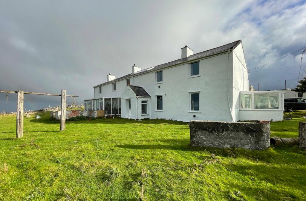 5 bedroom detached house for sale in Upper Llandwrog, Caernarfon