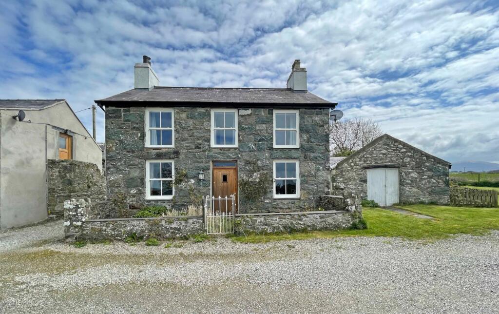 3 bedroom detached house for sale in Caeathro, Caernarfon, Gwynedd, LL55