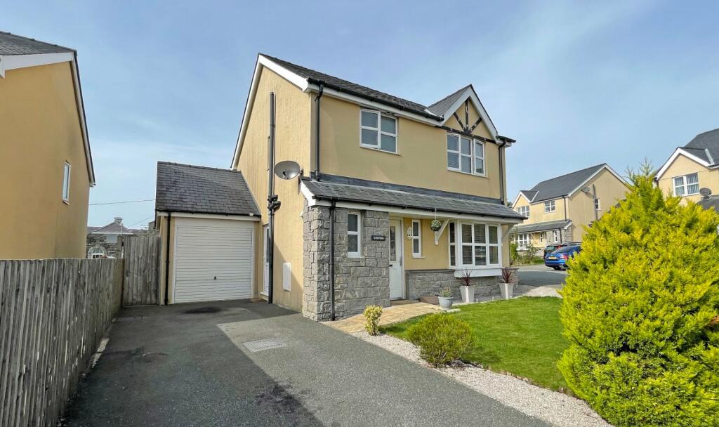 3 bedroom detached house for sale in Llys Y Waun, Waunfawr, Caernarfon, Gwynedd, LL55