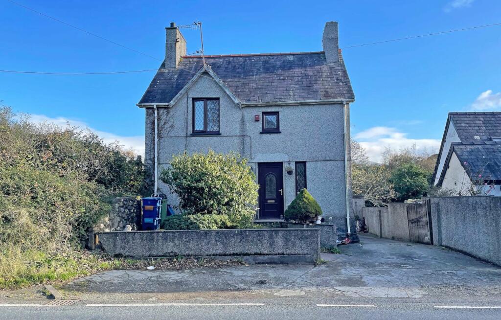 4 bedroom detached house for sale in Caeathro, Caernarfon, Gwynedd, LL55