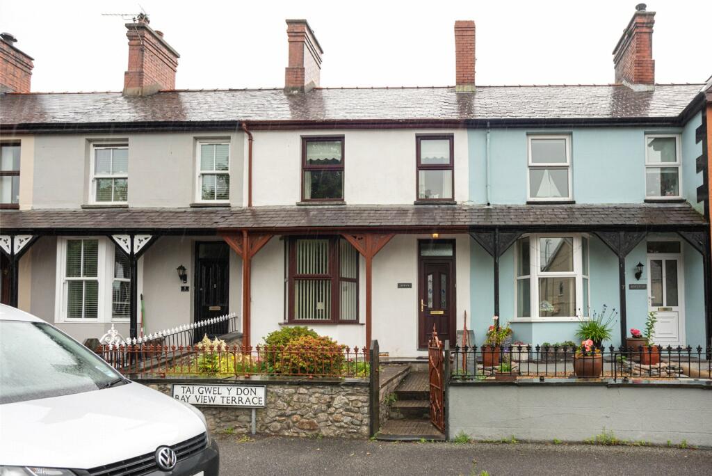2 bedroom terraced house for sale in Llanwnda, Caernarfon, Gwynedd, LL54
