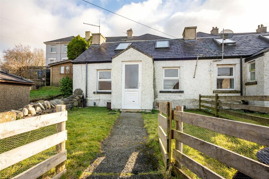 2 bedroom end of terrace house for sale in Tremarvon, Rhosgadfan, Caernarfon, LL54
