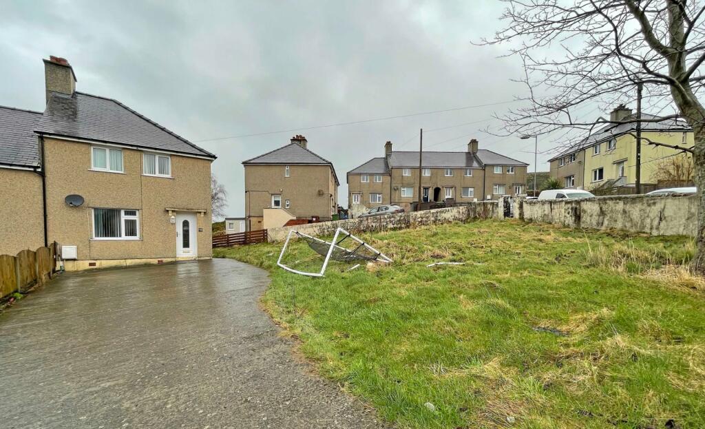 3 bedroom end of terrace house for sale in Pentre Helen, Deiniolen, Caernarfon, Gwynedd, LL55