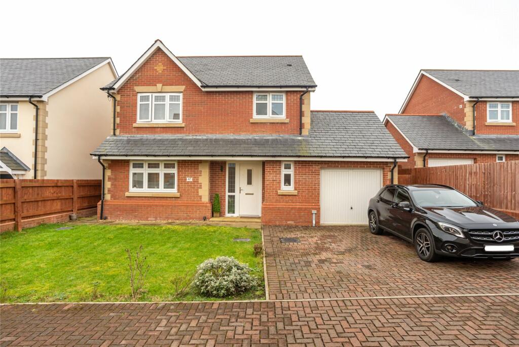 3 bedroom detached house for sale in Gwel Y Llan, Caernarfon, Gwynedd, LL55