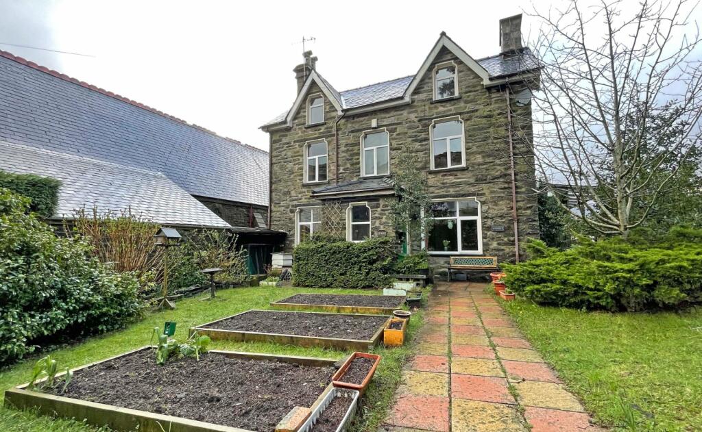 4 bedroom detached house for sale in Manod Road, Blaenau Ffestiniog, Gwynedd, LL41