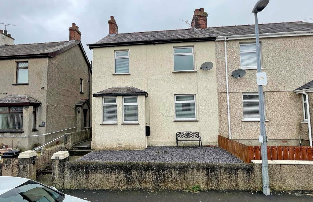 3 bedroom semidetached house for sale in Y Glyn, Caernarfon, Gwynedd, LL55
