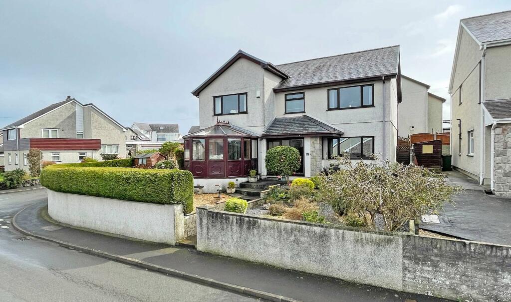 4 bedroom detached house for sale in Cae Gwyn, Caernarfon, Gwynedd, LL55