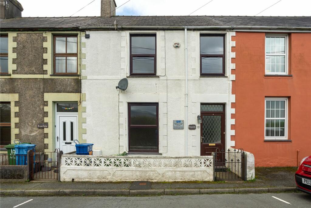 3 bedroom terraced house for sale in Clynnog Road, Penygroes