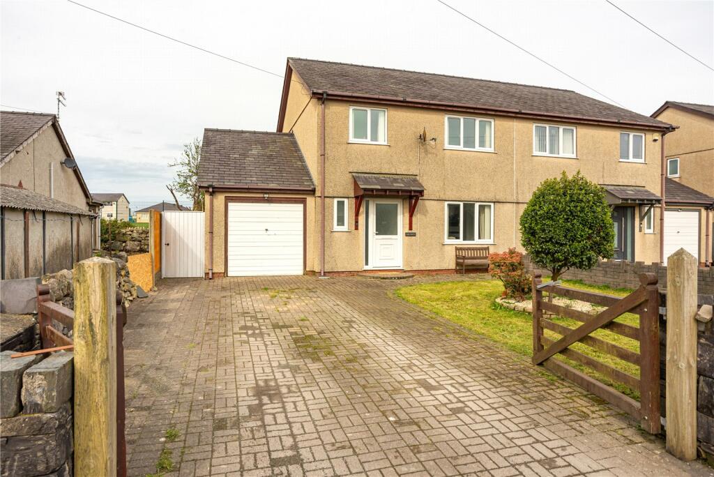 3 bedroom semidetached house for sale in Llanrug, Caernarfon, Gwynedd
