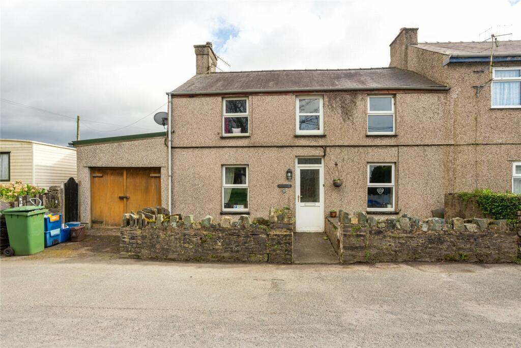 3 bedroom terraced house for sale in Nantlle Road, Talysarn, Caernarfon