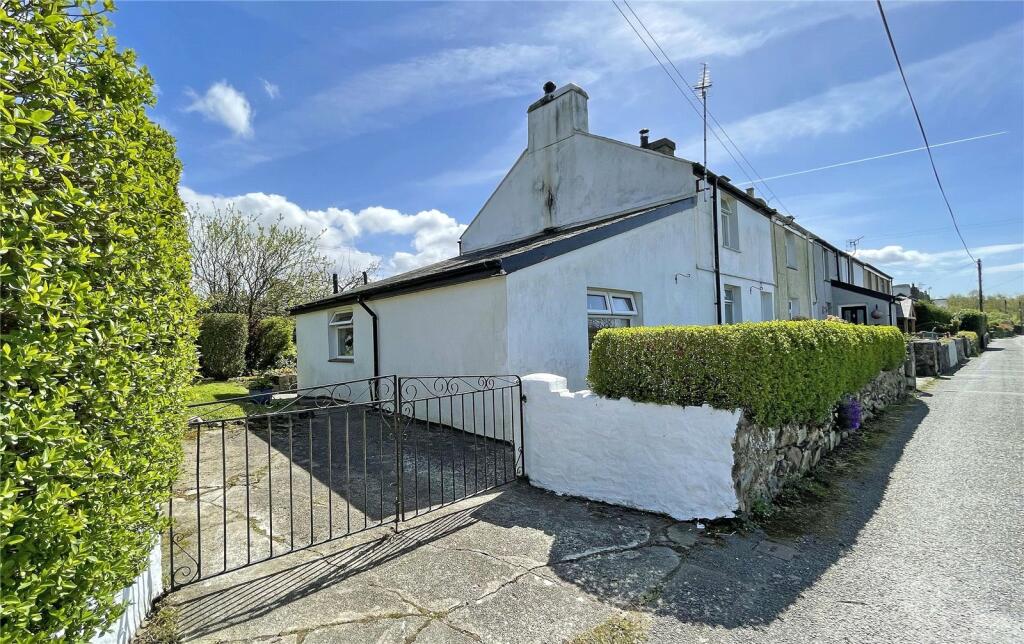 3 bedroom end of terrace house for sale in Lon Llainffynnon, Groeslon, Caernarfon, Gwynedd, LL54