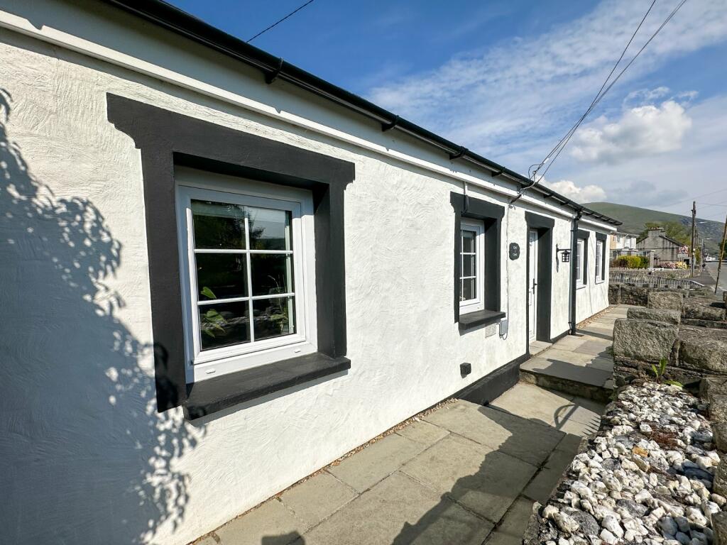 2 bedroom semidetached house for sale in Waunfawr, Caernarfon, Gwynedd, LL55