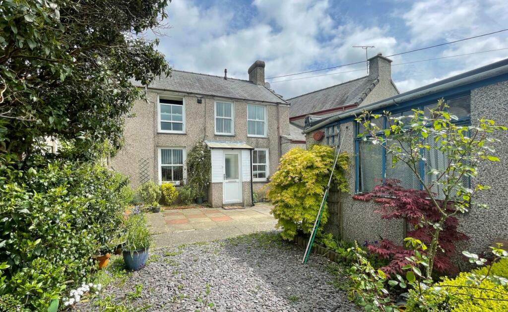 2 bedroom semidetached house for sale in Penrhos, Station Road