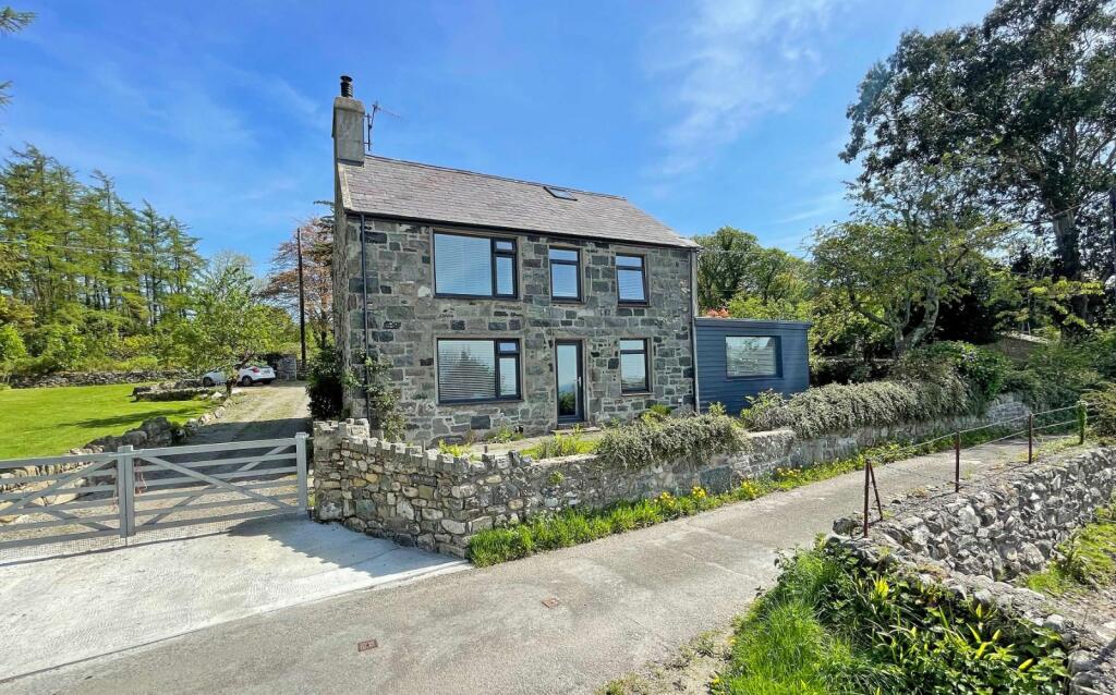 4 bedroom detached house for sale in Groeslon, Caernarfon, Gwynedd, LL54