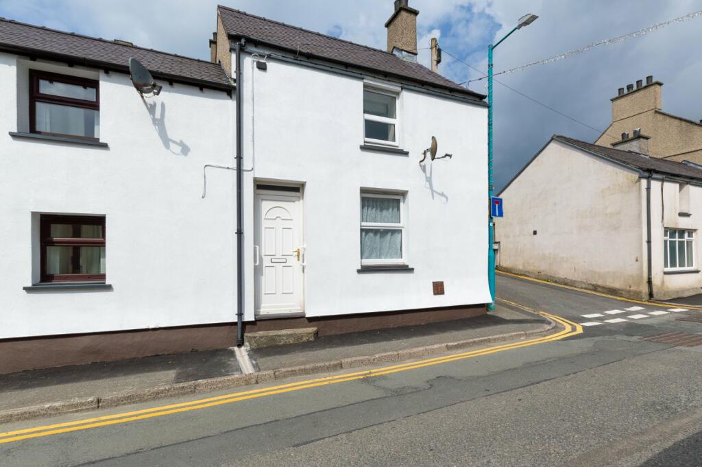 2 bedroom end of terrace house for sale in High Street, Deiniolen, Gwynedd, LL55
