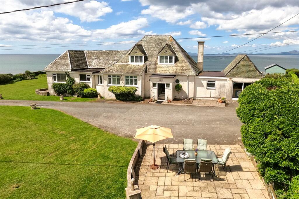 4 bedroom detached house for sale in Llandanwg, Harlech, Gwynedd, LL46
