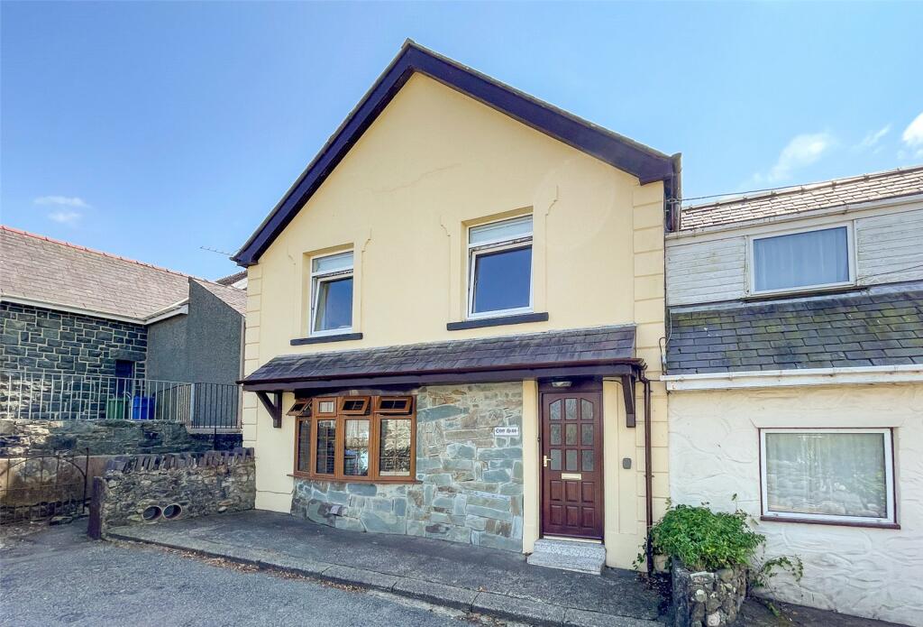 3 bedroom semi-detached house for sale in Rhostryfan, Caernarfon ...