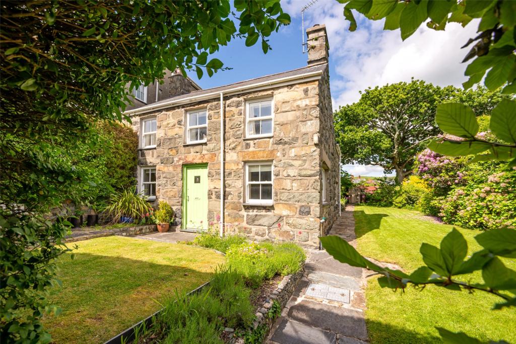 4 bedroom detached house for sale in Penpaled Road, Criccieth, Gwynedd