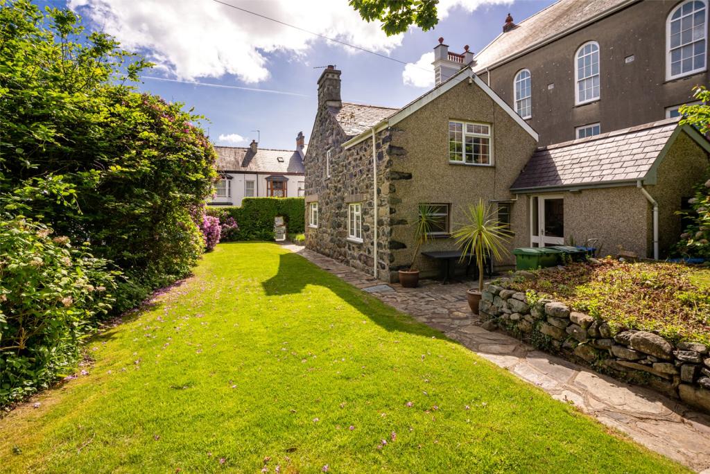 4 bedroom detached house for sale in Penpaled Road, Criccieth, Gwynedd