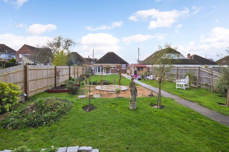 2 bedroom detached bungalow for sale in Weston Turville, HP22