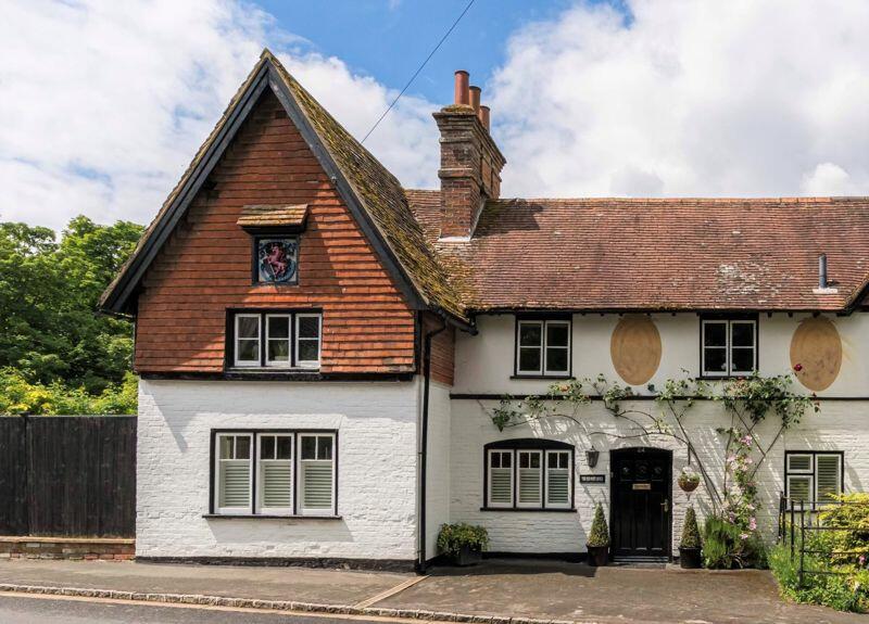 5 bedroom character property for sale in Halton Village, HP22