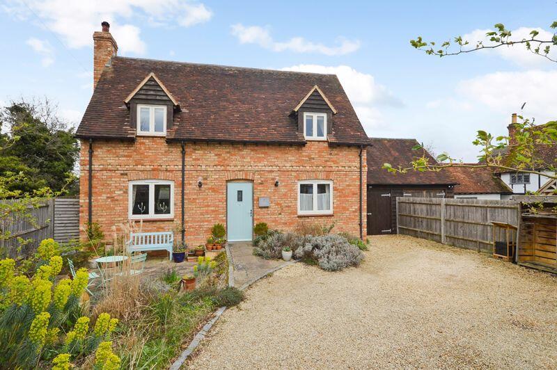 3 bedroom detached house for sale in Weston Turville Garage & Driveway, HP22