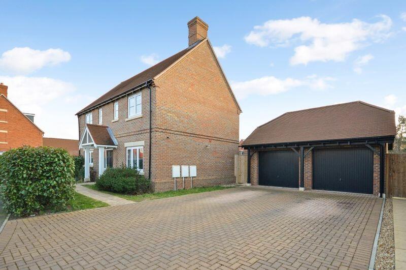 4 bedroom detached house for sale in Aston Clinton, HP22