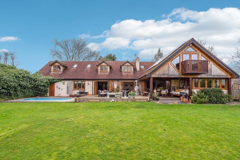 5 bedroom detached house for sale in Cholesbury, HP23
