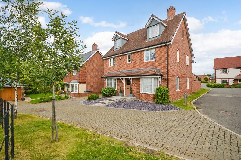 5 bedroom detached house for sale in Aston Clinton, HP22