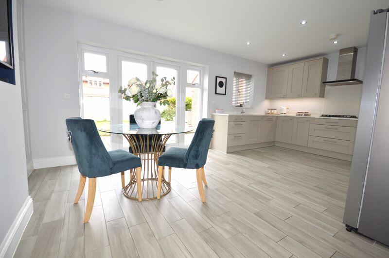 4 bedroom detached house for sale in Aston Clinton Complete Chain, HP22