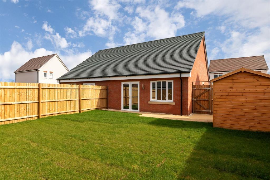 2 bedroom semidetached bungalow for sale in Quinton Fields, Goose Lane