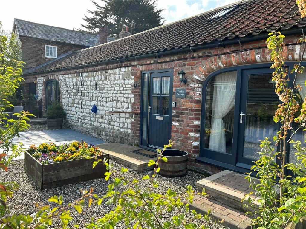 1 bedroom link detached house for sale in Tower Street, Flamborough, East Yorkshire, YO15