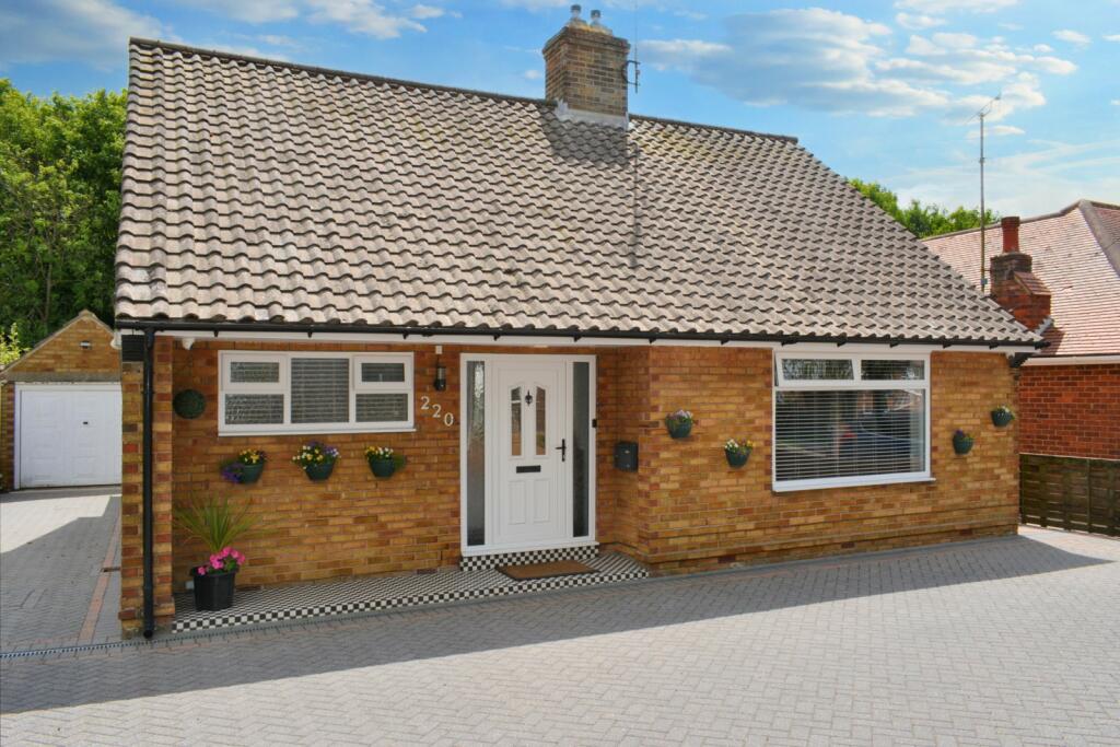 2 bedroom detached house for sale in Queensgate, Bridlington, East