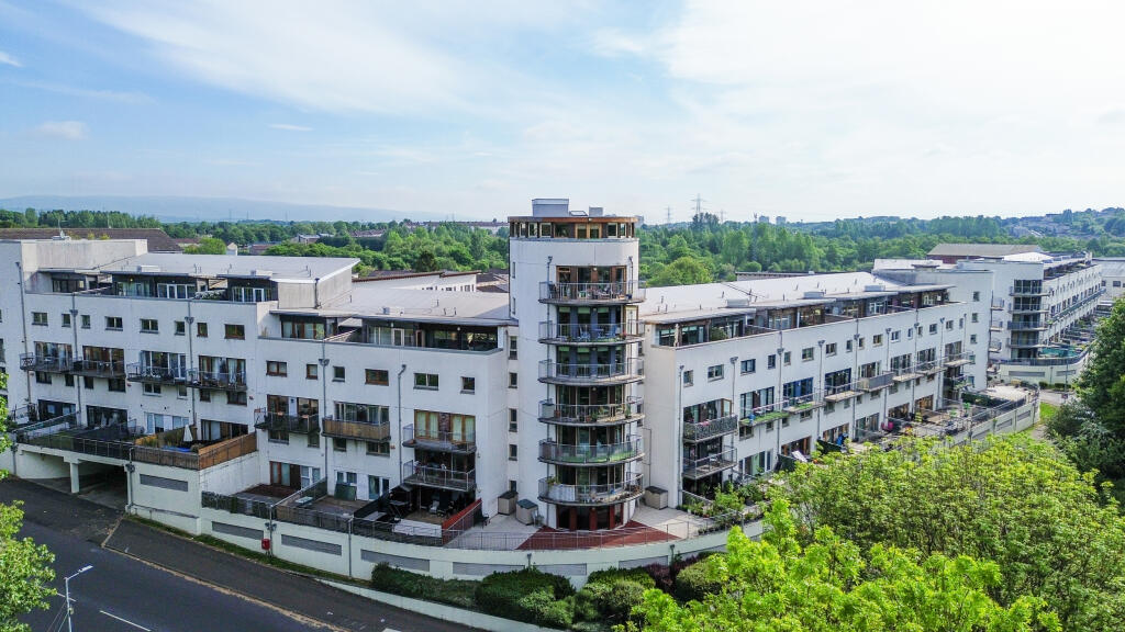 Main image of property: 2/2 33 Lochburn Gate, Gilshochill, G20