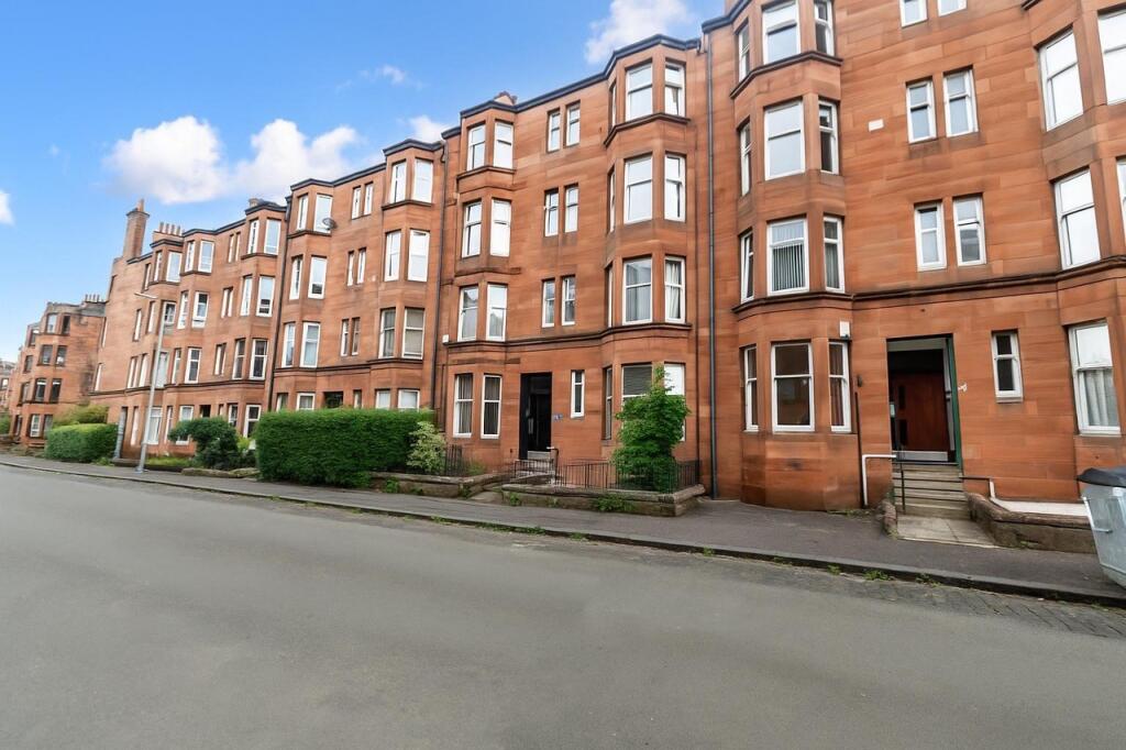 Main image of property: 0/1 8 Kennoway Drive, Thornwood, G11