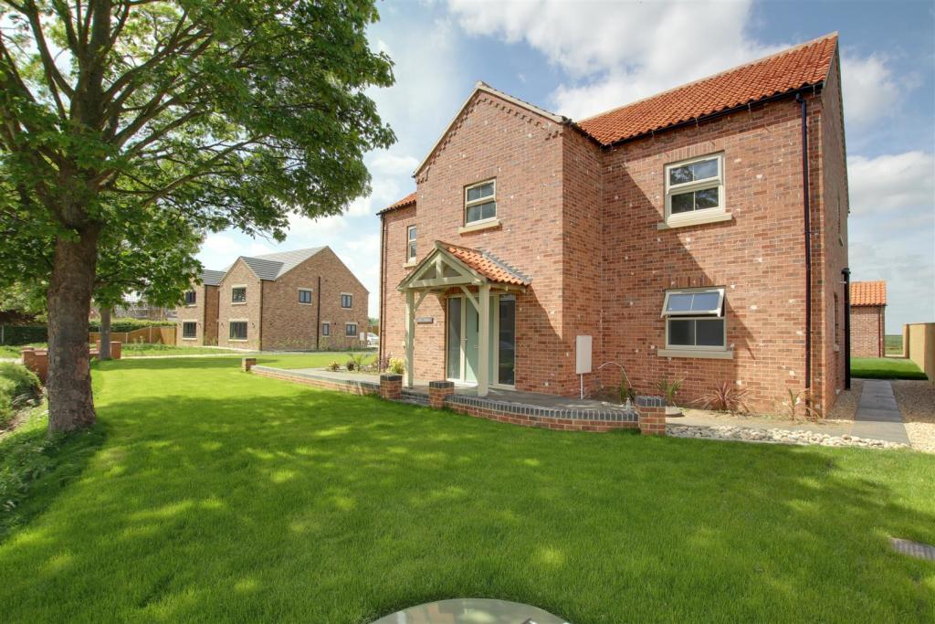 4 bedroom detached house for sale in Sutton Road, Bilsby, LN13