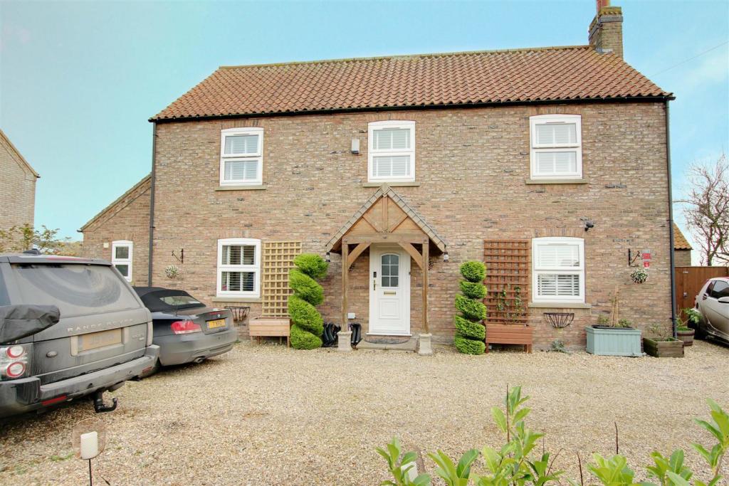 4 bedroom detached house for sale in Main Road, Maltby Le Marsh, Alford