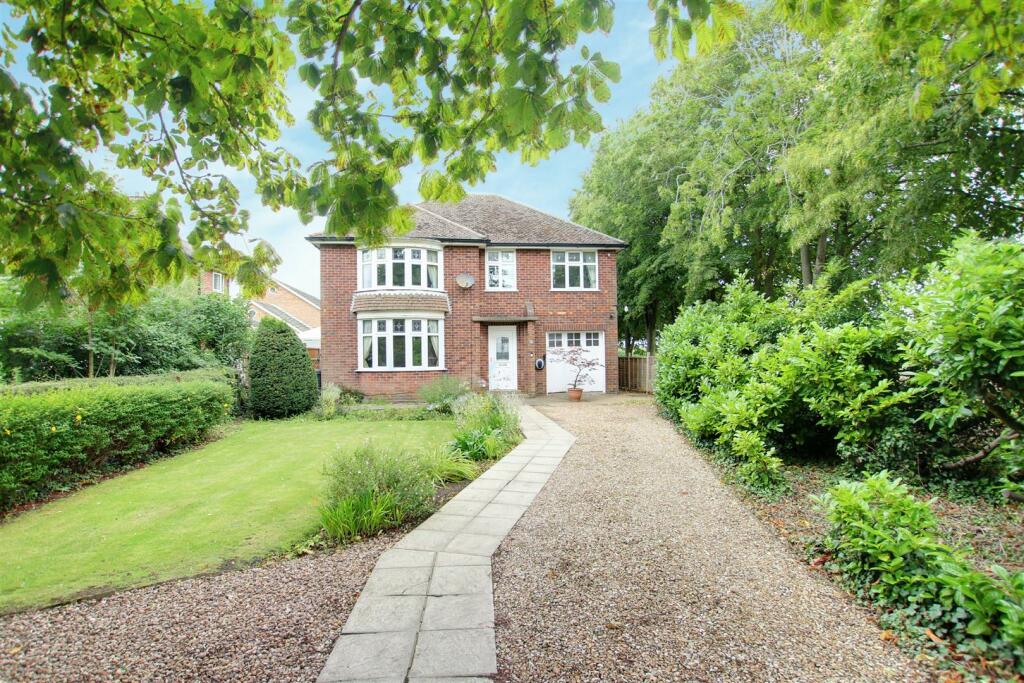 4 bedroom detached house for sale in Bilsby Road, Alford, LN13