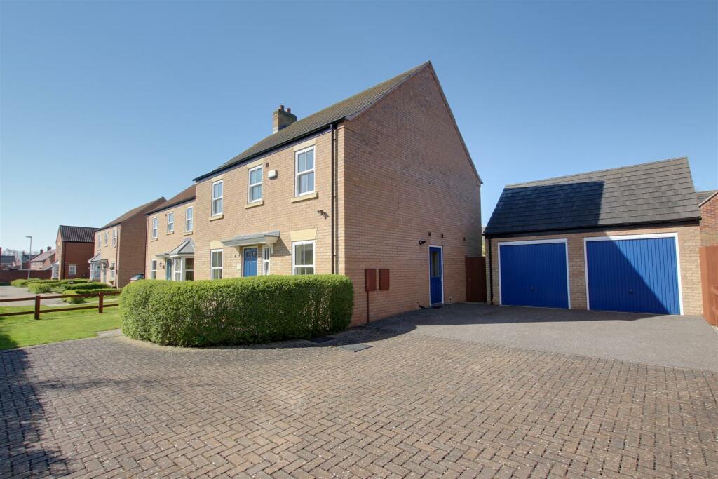 4 bedroom detached house for sale in Alder Place, Alford, LN13