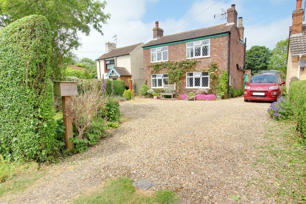 3 bedroom detached house for sale in Sea Road, Anderby, Skegness, PE24